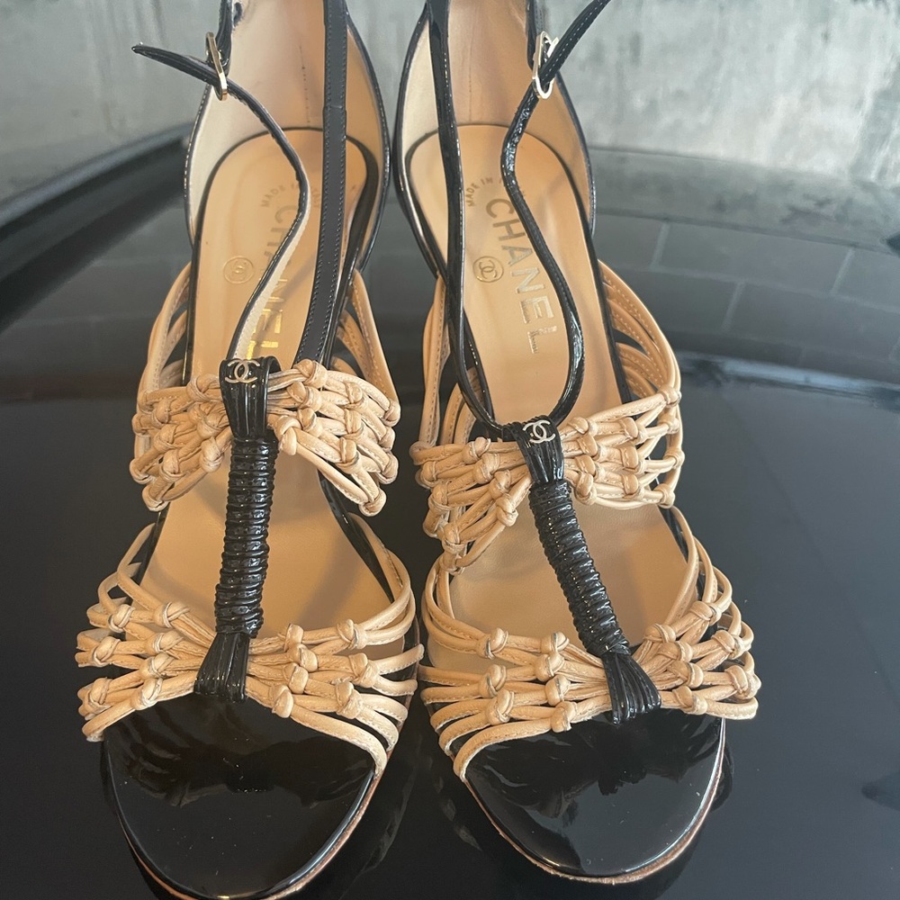 Amazing Chanel sandals . Almost perfect condition.